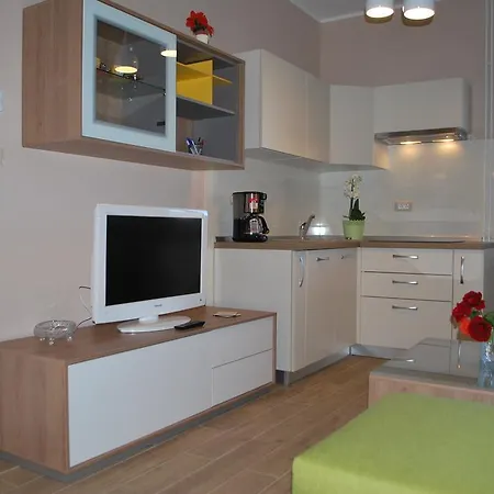Ozad Arene * Pola